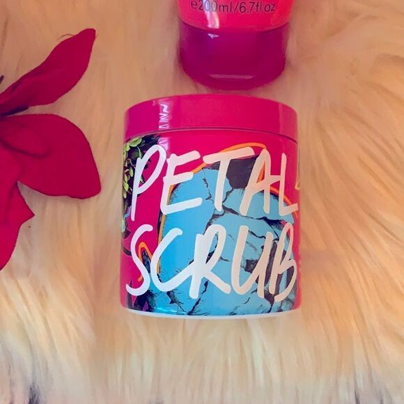 Victoria’s Secret Bombshell Body Scrub & Velvet Body Cream - Picture 6 of 8